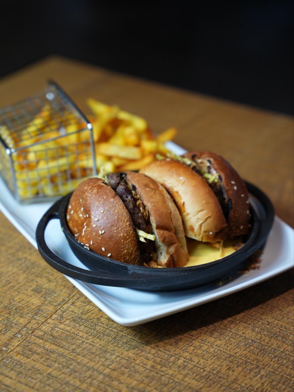 Cheddar Dip Soslu Burger - 550,00 ₺