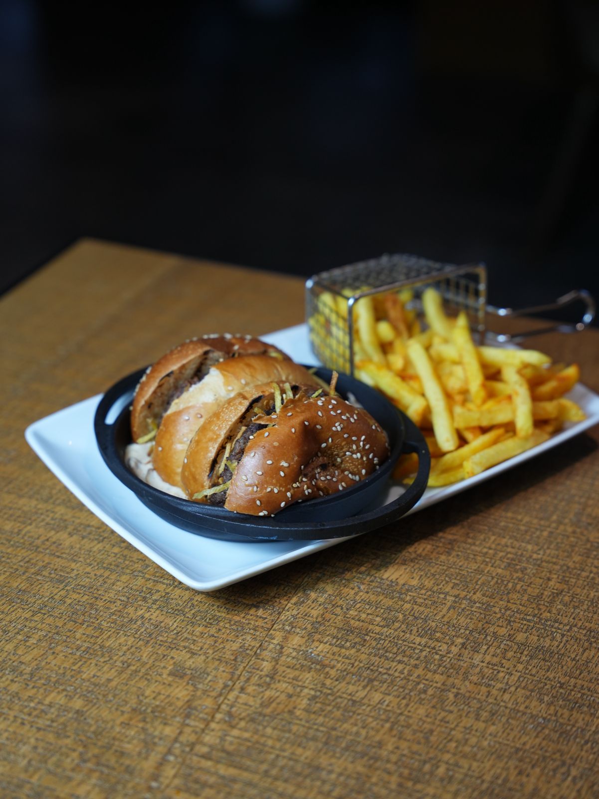 Mantar Dip Soslu Burger - 550,00 ₺